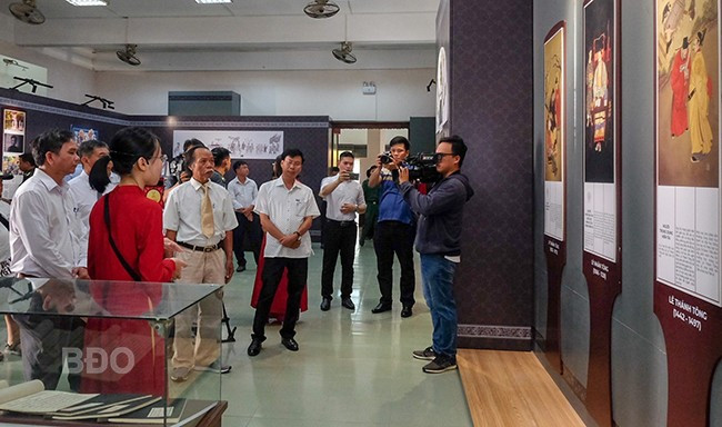 Triển lãm giới thiệu toàn cảnh về quá trình hình thành và phát triển của Văn miếu - Quốc Tử Giám, truyền thống khoa cử tại tỉnh Bình Định. Ảnh: NGỌC NHUẬN Triển lãm giới thiệu toàn cảnh về quá trình hình thành và phát triển của Văn miếu - Quốc Tử Giám, truyền thống khoa cử tại tỉnh Bình Định. Ảnh: NGỌC NHUẬN