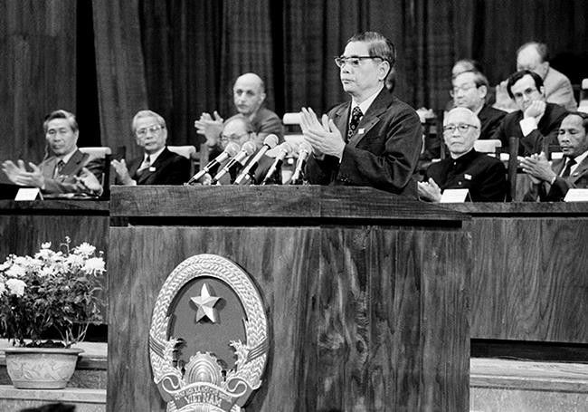 Đồng chí Nguyễn Văn Linh tại Đại hội đại biểu toàn quốc lần thứ VI của Đảng Cộng sản Việt Nam (tháng 12.1986). Ảnh tư liệu