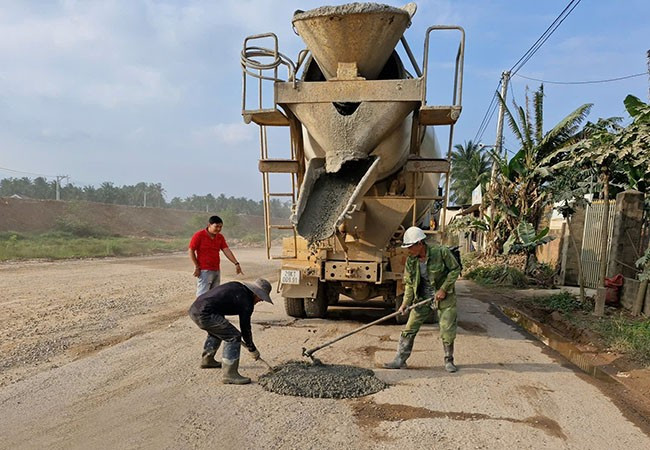 Các nhà thầu triển khai san lấp các ổ gà trên ĐT 630 qua địa bàn TX Hoài Nhơn và huyện Hoài Ân chiều 21.1. Ảnh: Ban QLDA 85 Các nhà thầu triển khai san lấp các ổ gà trên ĐT 630 qua địa bàn TX Hoài Nhơn và huyện Hoài Ân chiều 21.1. Ảnh: Ban QLDA 85