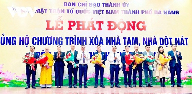 Lễ phát động phong trào thi đua "Chung tay ủng hộ xóa nhà tạm, nhà dột nát" Lễ phát động phong trào thi đua "Chung tay ủng hộ xóa nhà tạm, nhà dột nát"