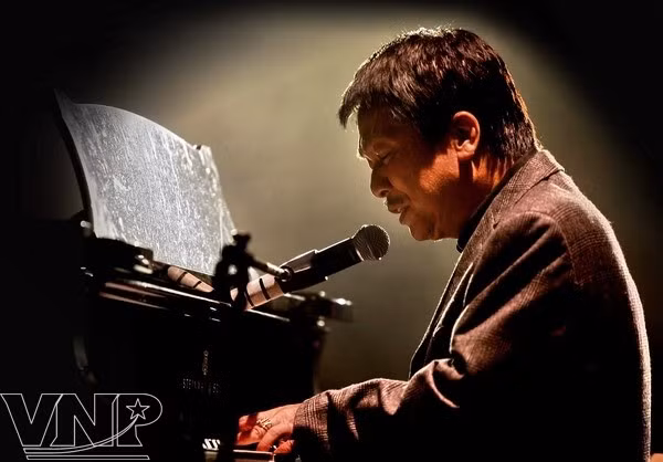 Nhạc sĩ Phú Quang, tác giả của những ca khúc nổi tiếng như “Em ơi Hà Nội phố”, “Đâu phải bởi mùa thu”... Ảnh: vietnam.vnanet.vn