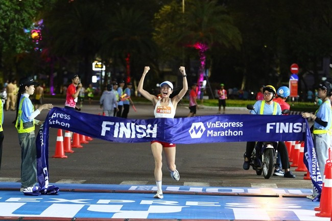 VĐV Trần Thị Duyên về nhất cự ly 21 km sau 1 giờ 29 phút 16 giây. VĐV Trần Thị Duyên về nhất cự ly 21 km sau 1 giờ 29 phút 16 giây.