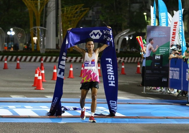 Cù Vạn Phúc về đích đầu tiên nội dung 10 km nam với thành tích 35 phút 6 giây. Cù Vạn Phúc về đích đầu tiên nội dung 10 km nam với thành tích 35 phút 6 giây.