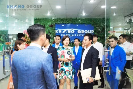Khang Group hân hạnh được tiếp đón các vị khách quý, các nhà đầu tư đến tham quan và chúc mừng.