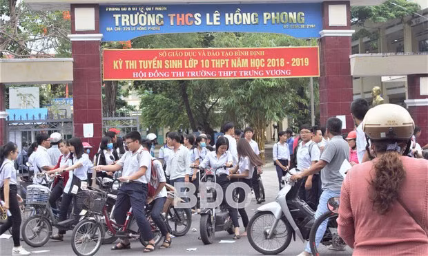 Các thí sinh tham dự kỳ thi tuyển sinh vào lớp 10 THPT công lập.