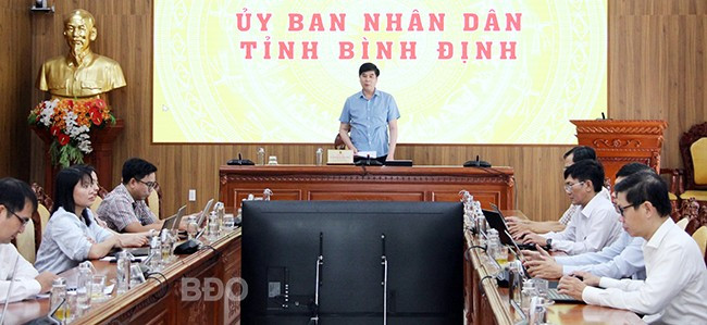 Phó Chủ tịch UBND tỉnh Lâm Hải Giang phát biểu tại hội nghị. Ảnh: TRỌNG LỢI