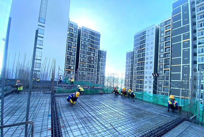 Toàn bộ căn hộ của khối nhà C1 dự án Nhà ở xã hội Lamer 2 đang xây dựng đã được giao dịch (trong đó khoảng 60 trường hợp đến từ tỉnh Gia Lai), Công ty TNHH Đầu tư Tân Đại Minh đang đẩy nhanh tiến độ đảm bảo hoàn thành cuối năm nay, bàn giao cho khách hàng. Ảnh: M.H Toàn bộ căn hộ của khối nhà C1 dự án Nhà ở xã hội Lamer 2 đang xây dựng đã được giao dịch (trong đó khoảng 60 trường hợp đến từ tỉnh Gia Lai), Công ty TNHH Đầu tư Tân Đại Minh đang đẩy nhanh tiến độ đảm bảo hoàn thành cuối năm nay, bàn giao cho khách hàng. Ảnh: M.H