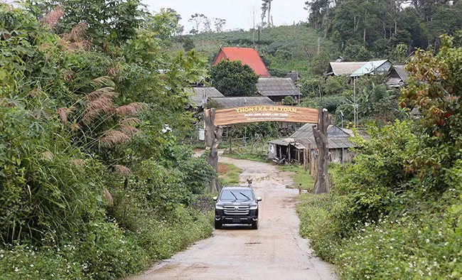 Thụ hưởng Chương trình mục tiêu quốc gia phát triển KT-XH vùng đồng bào DTTS&MN, điều kiện giao thông tại xã vùng cao An Toàn (huyện An Lão) thuận lợi hơn trước rất nhiều. Ảnh: T.SỸ Thụ hưởng Chương trình mục tiêu quốc gia phát triển KT-XH vùng đồng bào DTTS&MN, điều kiện giao thông tại xã vùng cao An Toàn (huyện An Lão) thuận lợi hơn trước rất nhiều. Ảnh: T.SỸ