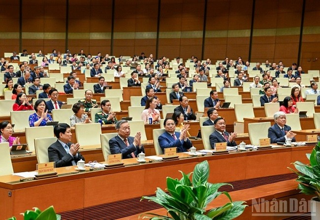 Các đồng chí lãnh đạo Đảng, Nhà nước và các đại biểu Quốc hội dự phiên bế mạc. (Ảnh: DUY LINH)