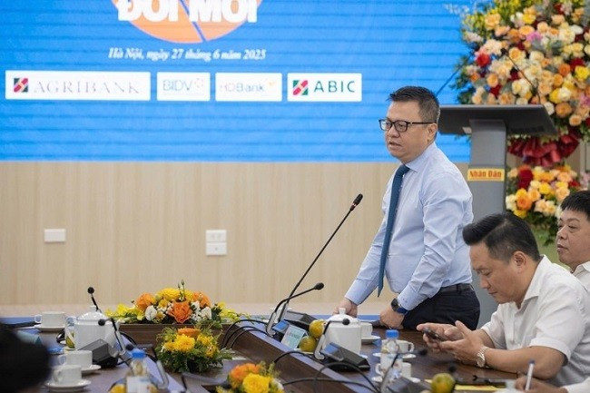 Tổng Biên tập Lê Quốc Minh phát biểu tại họp báo.