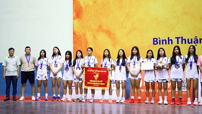 Đội nữ Bình Định Warhorse giành HCĐ tại giải đấu. Ảnh: BTC