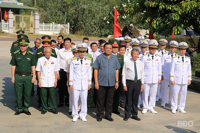 Đại biểu dự Lễ tưởng niệm tại di tích lịch sử Nơi cập bến tàu không số. Ảnh: H.THU