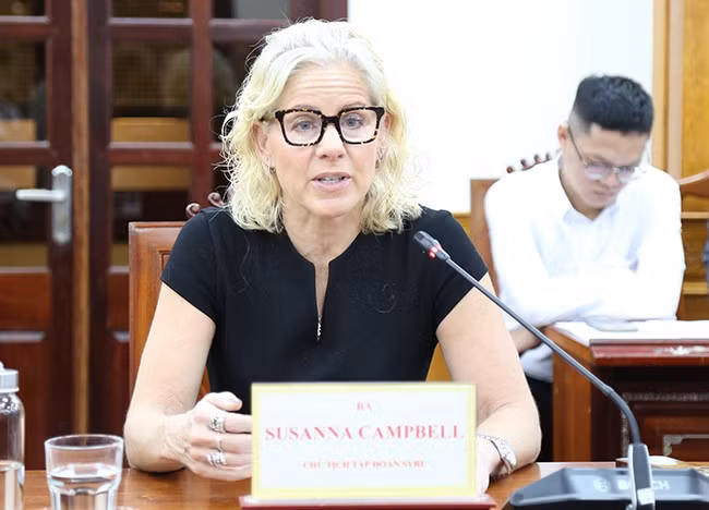 Bà Susanna Campbell, Chủ tịch Tập đoàn Syre thông tin về định hướng đầu tư tại Bình Định. Ảnh: T.SỸ