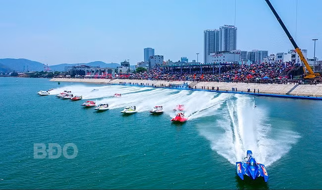 Ngay tại điểm xuất phát, các tay đua đã có khởi đầu ấn tượng với tốc độ cực nhanh. Ảnh: N. DŨNG