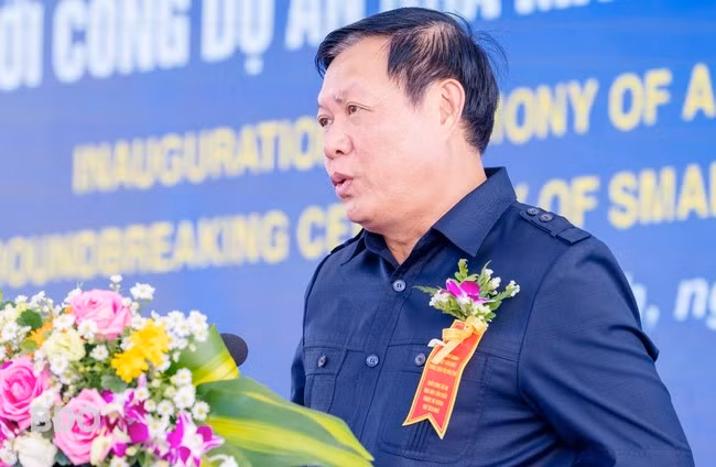 Thứ trưởng Thường trực Bộ Y tế Đỗ Xuân Tuyên nhấn mạnh việc đầu tư nhà máy sản xuất thuốc điều trị ung thư và nhà máy sản xuất thuốc vô trùng thể tích nhỏ theo chuẩn GMP-EU của Bidiphar chứng minh lựa chọn đúng đắn khi tập trung nghiên cứu, phát triển các dòng thuốc đặc trị, thuốc có kỹ thuật bào chế tiên tiến, công nghệ hiện đại. Thứ trưởng Thường trực Bộ Y tế Đỗ Xuân Tuyên nhấn mạnh việc đầu tư nhà máy sản xuất thuốc điều trị ung thư và nhà máy sản xuất thuốc vô trùng thể tích nhỏ theo chuẩn GMP-EU của Bidiphar chứng minh lựa chọn đúng đắn khi tập trung nghiên cứu, phát triển các dòng thuốc đặc trị, thuốc có kỹ thuật bào chế tiên tiến, công nghệ hiện đại.