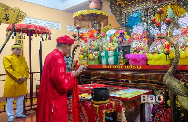 Lễ khai ấn, ban ấn Đức Thánh Trần là nét đẹp văn hóa tâm linh được TP Quy Nhơn duy trì tổ chức vào dịp đầu xuân mới hằng năm. Ảnh: NGỌC NHUẬN