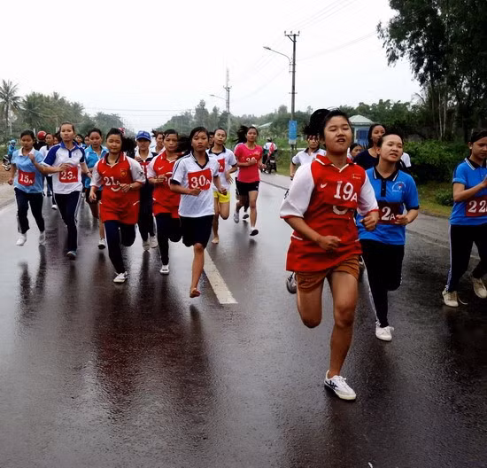 Thi điền kinh.
