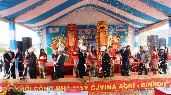 Lãnh đạo tỉnh và Tập đoàn CJ làm lễ động thổ khởi công nhà máy.