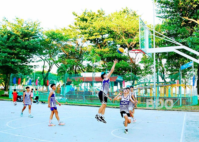 CLB bóng rổ NDC tập luyện tại Công viên Thiếu nhi TP Quy Nhơn. Ảnh: H.VỸ CLB bóng rổ NDC tập luyện tại Công viên Thiếu nhi TP Quy Nhơn. Ảnh: H.VỸ