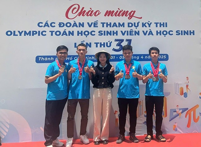Đội tuyển Toán học Trường ĐH Quy Nhơn. Ảnh: NTCC