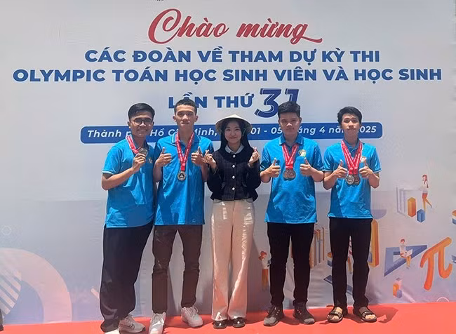 Đội tuyển Toán học Trường ĐH Quy Nhơn. Ảnh: NTCC