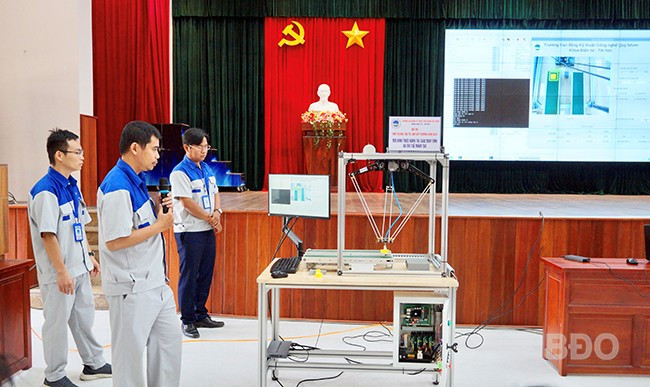 Mô hình thực hành thị giác máy tính và trí tuệ nhân tạo của nhóm tác giả khoa Điện tử - Tin học. Ảnh: N.M. Mô hình thực hành thị giác máy tính và trí tuệ nhân tạo của nhóm tác giả khoa Điện tử - Tin học. Ảnh: N.M.