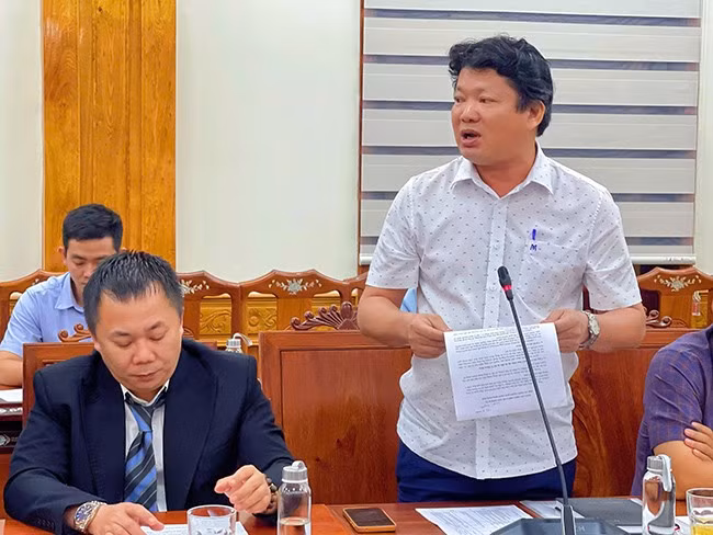 Ông Trần Thanh Dũng, Phó Giám đốc Công ty CP đầu tư hạ tầng KCN Nhơn Hòa kiến nghị cơ quan chức năng hướng dẫn xây dựng mô hình phát triển KCN sinh thái, mô hình cộng sinh công nghiệp (xử lý chất thải khép kín). Ảnh: HẢI YẾN