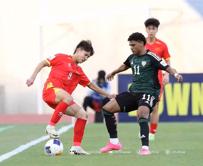 U17 Việt Nam chơi đầy bản lĩnh tại VCK U17 châu Á 2025 (Ảnh: VFF)