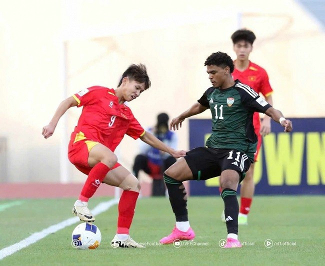 U17 Việt Nam chơi đầy bản lĩnh tại VCK U17 châu Á 2025 (Ảnh: VFF) U17 Việt Nam chơi đầy bản lĩnh tại VCK U17 châu Á 2025 (Ảnh: VFF)