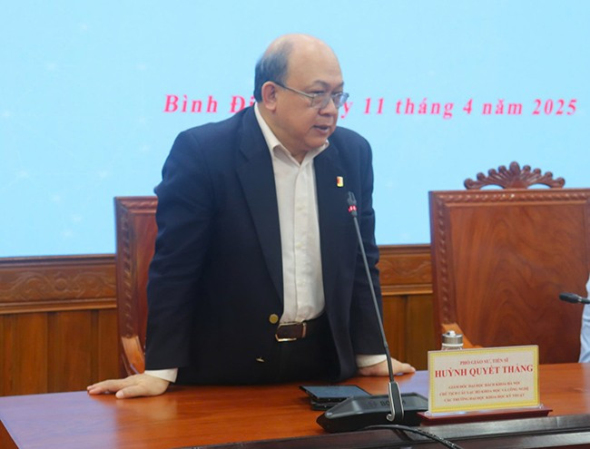 PGS.TS Huỳnh Quyết Thắng - Chủ tịch CLB Khoa học và công nghệ các trường đại học kỹ thuật phát biểu tại buổi gặp gỡ. Ảnh: H.Đ