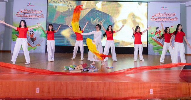 Phần trình diễn tác phẩm 451 độ F đã đạt giải nhất. Ảnh: Trường THPT FPT Quy Nhơn. Phần trình diễn tác phẩm 451 độ F đã đạt giải nhất. Ảnh: Trường THPT FPT Quy Nhơn.