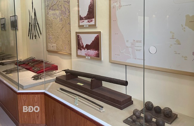 Các hiện vật được lưu giữ cẩn thận và trưng bày tinh tế, khéo léo như đưa du khách đi qua từng chặng đường lịch sử.