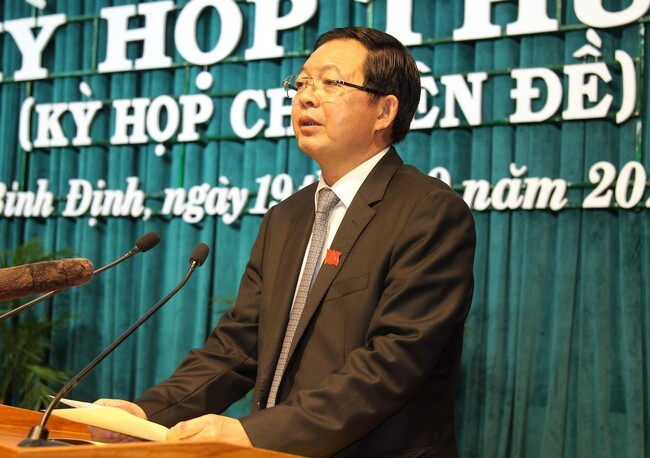 Đồng chí Hồ Quốc Dũng - Ủy viên Trung ương Đảng, Bí thư Tỉnh ủy, Chủ tịch HĐND tỉnh, phát biểu khai mạc kỳ họp. Ảnh: HỒNG PHÚC Đồng chí Hồ Quốc Dũng - Ủy viên Trung ương Đảng, Bí thư Tỉnh ủy, Chủ tịch HĐND tỉnh, phát biểu khai mạc kỳ họp. Ảnh: HỒNG PHÚC