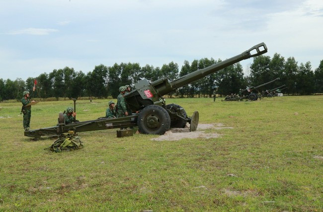 Pháo thủ huấn luyện trên thao trường tại Trung tâm Huấn luyện Quân sự Quốc gia 2. Ảnh: T.K Pháo thủ huấn luyện trên thao trường tại Trung tâm Huấn luyện Quân sự Quốc gia 2. Ảnh: T.K