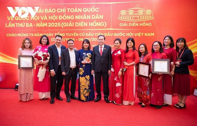 Chủ tịch Quốc hội Trần Thanh Mẫn dự Lễ trao Giải Diên Hồng lần thứ ba