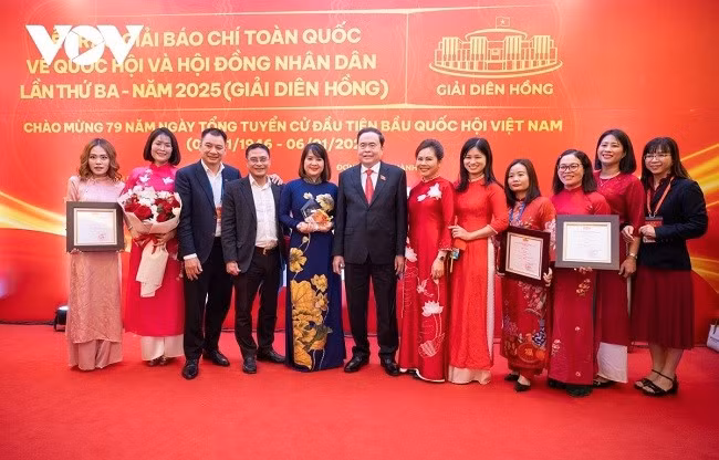 Chủ tịch Quốc hội Trần Thanh Mẫn dự Lễ trao Giải Diên Hồng lần thứ ba