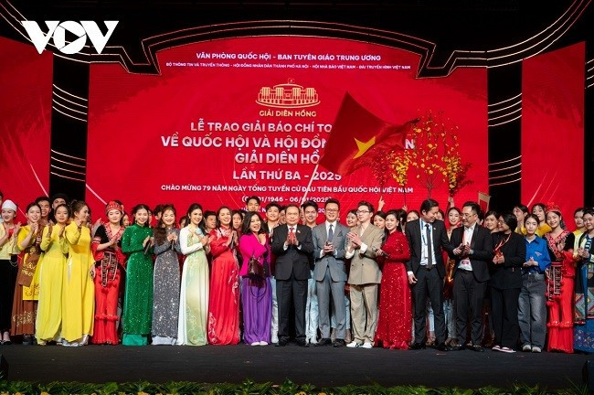 Chủ tịch Quốc hội Trần Thanh Mẫn dự Lễ trao Giải Diên Hồng lần thứ ba