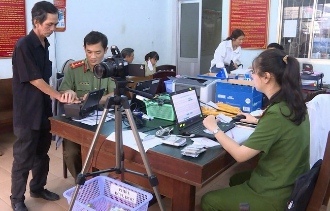 CA các địa phương nỗ lực hoàn thành đề án chuyển đổi số quốc gia. Ảnh: M.N CA các địa phương nỗ lực hoàn thành đề án chuyển đổi số quốc gia. Ảnh: M.N