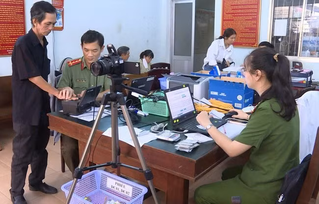 CA các địa phương nỗ lực hoàn thành đề án chuyển đổi số quốc gia. Ảnh: M.N