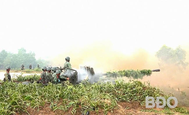 Chiến sĩ Lữ đoàn Phòng không 573 huấn luyện trên thao trường. Ảnh: M.L Chiến sĩ Lữ đoàn Phòng không 573 huấn luyện trên thao trường. Ảnh: M.L