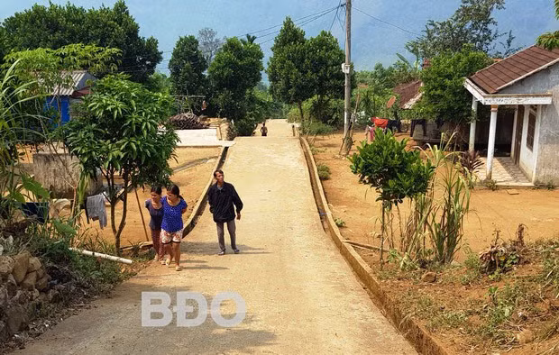 Một tuyến đường giao thông nông thôn ở thôn 5, xã An Nghĩa (huyện An Lão) vừa được đúc bê tông.
