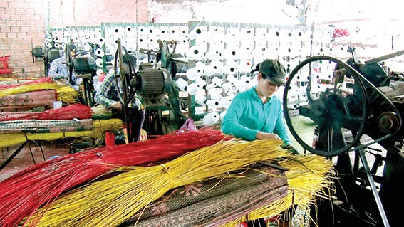 HTX sản xuất chiếu cói Châu Giang tạo việc làm với thu nhập ổn định cho nhiều phụ nữ trên địa bàn xã Hoài Châu Bắc. Ảnh: PHAN TUẤN HTX sản xuất chiếu cói Châu Giang tạo việc làm với thu nhập ổn định cho nhiều phụ nữ trên địa bàn xã Hoài Châu Bắc. Ảnh: PHAN TUẤN