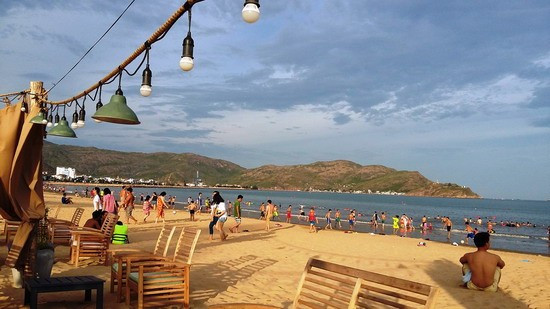 Sau Đề án di dời tàu thuyền giai đoạn 1, bãi biển Quy Nhơn trở nên thông thoáng, sạch đẹp, thu hút đông đảo du khách du lịch đến tham quan, nghỉ dưỡng.