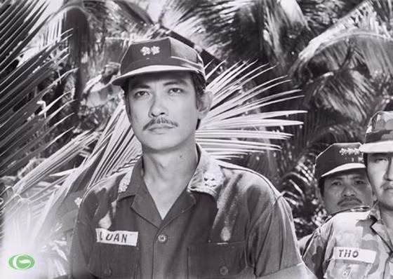 Hình ảnh Đại tá Nguyễn Thành Luân trong Ván bài lật ngửa gắn liền tên tuổi NSƯT Chánh Tín