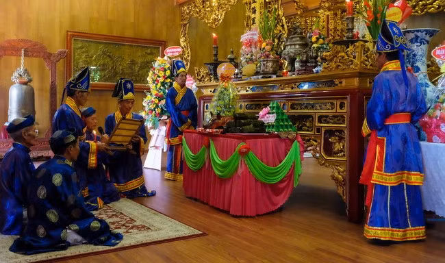 Lễ giỗ Anh hùng dân tộc Nguyễn Trung Trực góp phần bảo tồn và phát huy các giá trị văn hóa tốt đẹp của vùng đất Bình Định. Ảnh: NGỌC NHUẬN Lễ giỗ Anh hùng dân tộc Nguyễn Trung Trực góp phần bảo tồn và phát huy các giá trị văn hóa tốt đẹp của vùng đất Bình Định. Ảnh: NGỌC NHUẬN