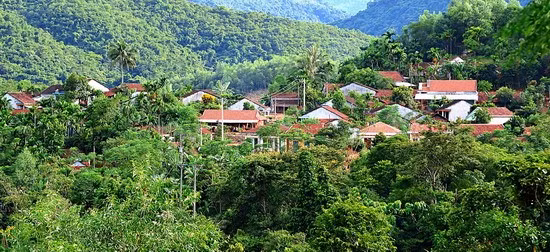 Điện về vùng cao. Ảnh: HỨA THIỆN