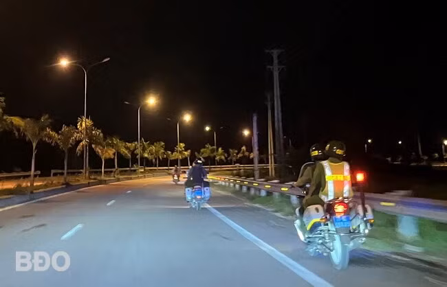 CA huyện Vân Canh chủ động tuần tra địa bàn với sự tham gia của nhiều lực lượng, góp phần giữ gìn ANTT địa phương. Ảnh: K.A