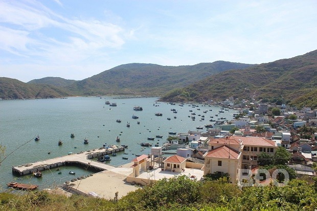 Từ Tượng đài Trần Hưng Đạo có thể ngắm toàn cảnh Hải Minh.