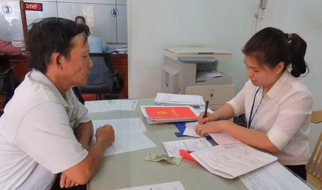 Sẽ có nhiều đổi mới khi tổ chức lại Bộ phận Tiếp nhận và trả kết quả thành Trung tâm Điều hành đô thị thông minh - Phục vụ hành chính công trực thuộc Văn phòng HĐND&UBND TX Hoài Nhơn. Ảnh: M.L