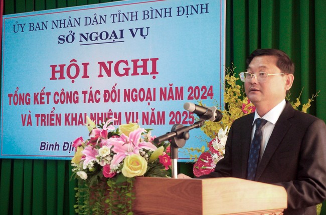 Phó Chủ tịch UBND tỉnh Nguyễn Tự Công Hoàng chỉ đạo tại Hội nghị. Ảnh: NGUYỄN MUỘI.